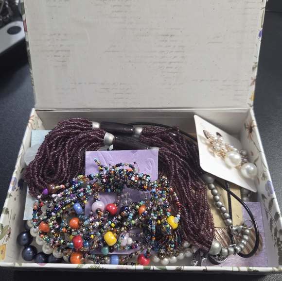 Not So Mystery Jewelry Lot-Floral Storage Box-Pearls, Blue and Purple Pieces - Picture 2 of 7